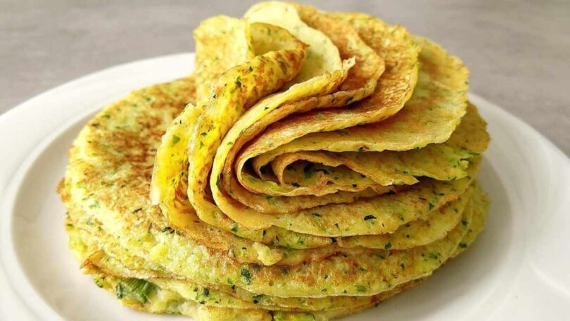 Avec des courgettes et des pommes de terre : c'est ainsi que je prépare les crêpes | Ainsi préparées, elles sont encore meilleures | Seulement 190 Kcal !