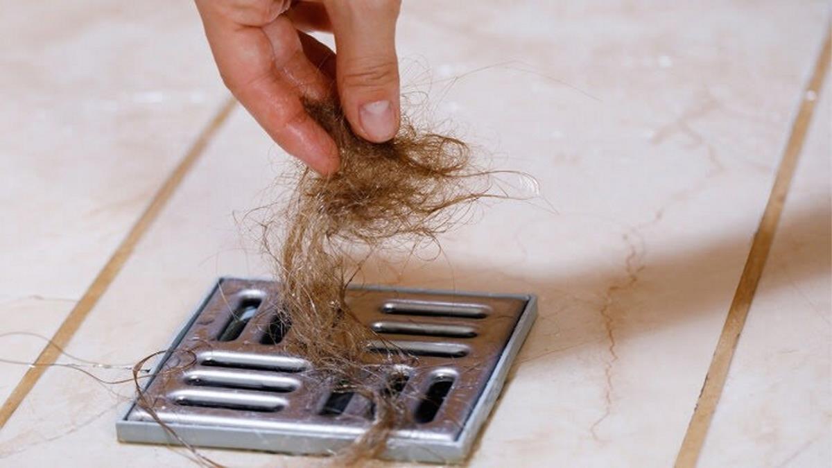 Bac à douche bouché, cette méthode permet de déboucher l'évacuation en 5 minutes.