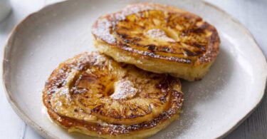 Les crêpes poêlées à l'ananas, un petit-déjeuner savoureux et diététique avec seulement 80 calories !