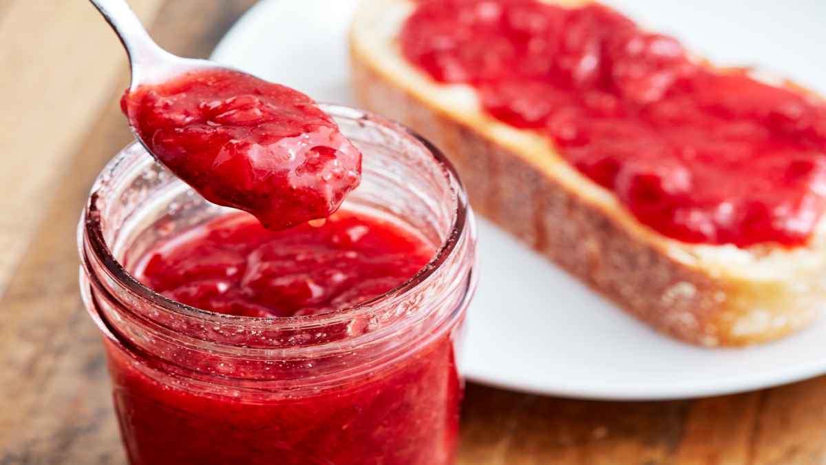 Confiture de fraises sans sucre, mais en ajoutant cet ingrédient. Seulement 50 Kcal !