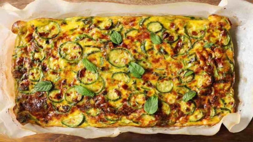 Courgettes sautées, mélanger les ingrédients et cuire au four | Dîner diététique et rapide | Seulement 230 Kcal !