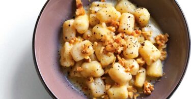 Gnocchi aux flocons de pommes de terre, au fromage frais et aux noix