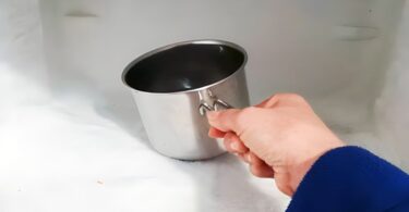 Congélateur, comment décongeler avec la méthode de la casserole en 5 minutes : un jeu d'enfant